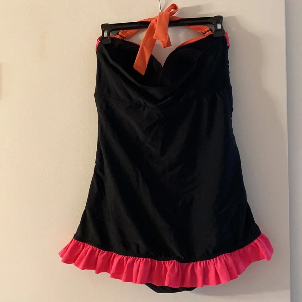 Croft & Barrow womens swimsuit 12 One piece Black Halter/ Skirt